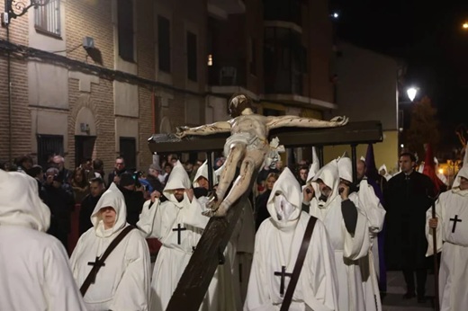 El Cristo del Encuentro iluminado por la Cofradía de Cristo en su mayor Desamparo// Fuente: Ayto. Medina